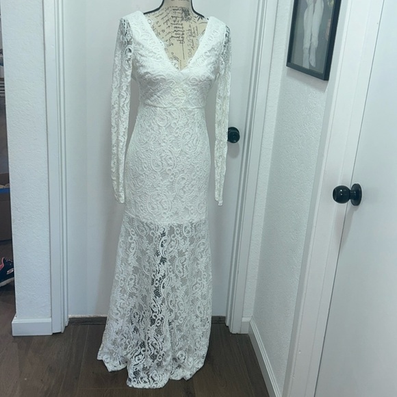 Lulus | Dresses | Form Fitting Wedding Dress | Poshmark